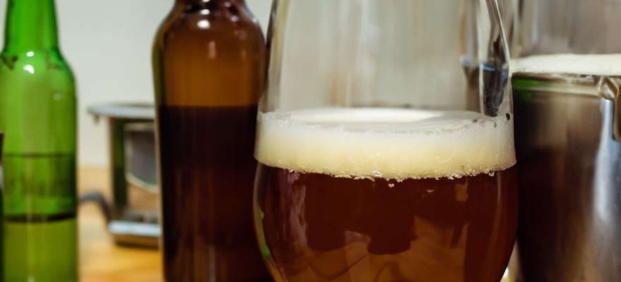 So kannst du dein eigenes Bier zuhause brauen