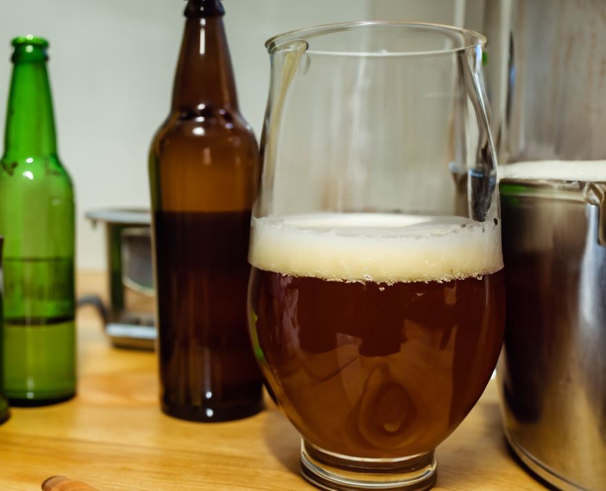 So kannst du dein eigenes Bier zuhause brauen